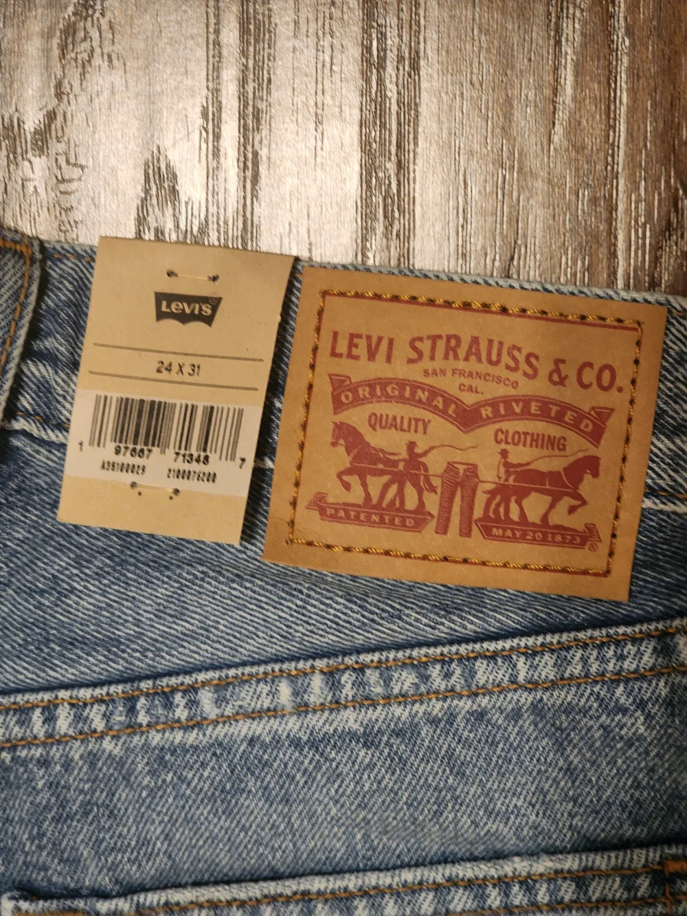 Levi’s Women’s 94 Baggy Jeans 24x31 Light Wash Distressed Mid Rise Straight Leg - Picture 6 of 12